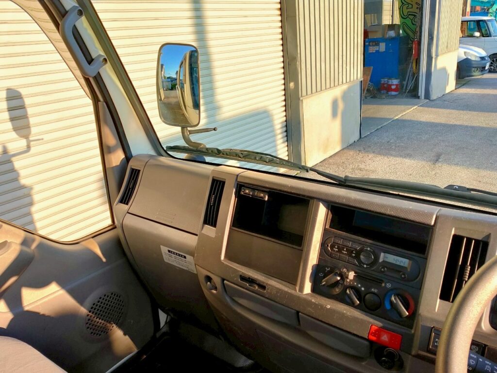 平成27年　いすゞエルフ2t平ショート4WD　後輪Wタイヤ