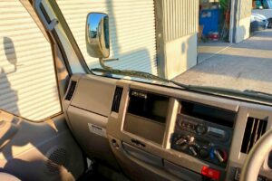 サムネイル: 平成27年　いすゞエルフ2t平ショート4WD　後輪Wタイヤ