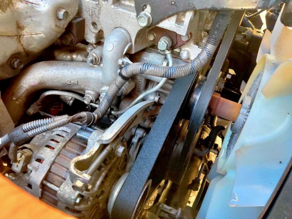 平成27年　いすゞエルフ2t平ショート4WD　後輪Wタイヤ