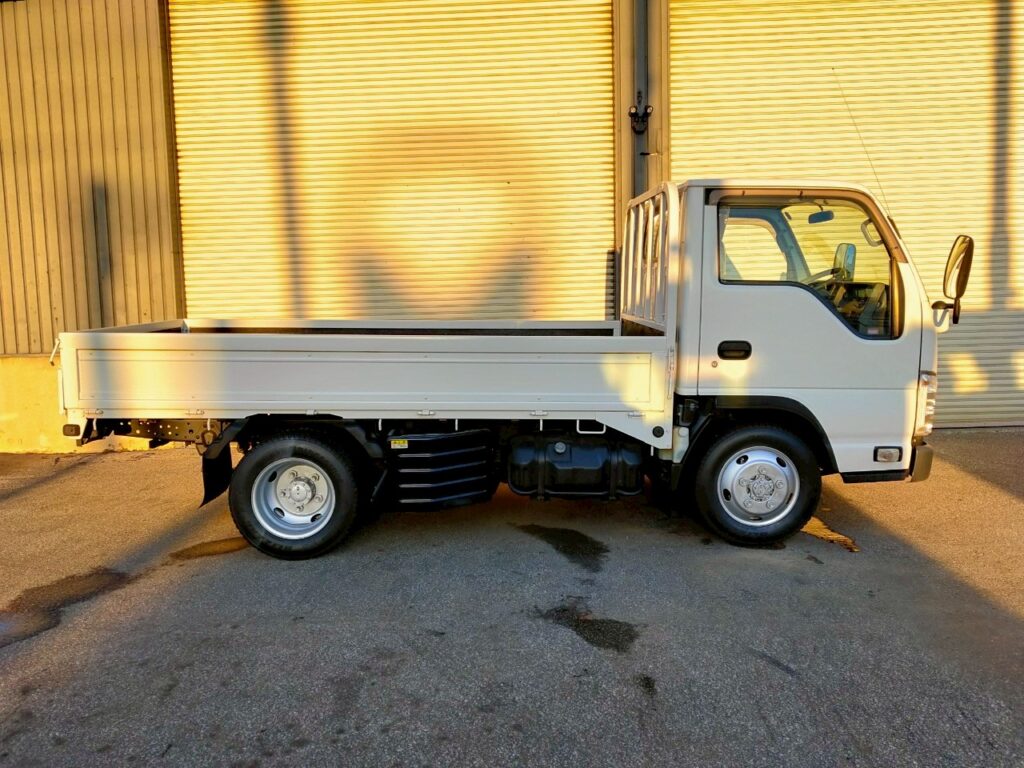平成27年　いすゞエルフ2t平ショート4WD　後輪Wタイヤ