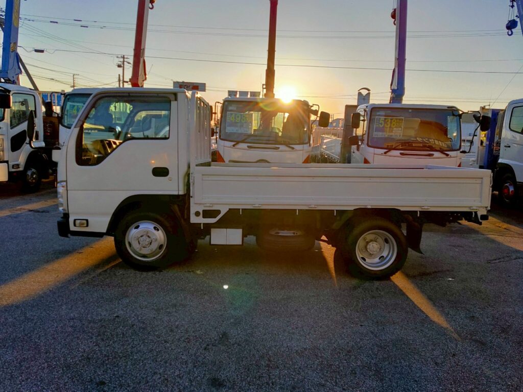 平成27年　いすゞエルフ2t平ショート4WD　後輪Wタイヤ