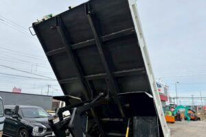 サムネイル: 平成25年 日野 レンジャー4tダンプ