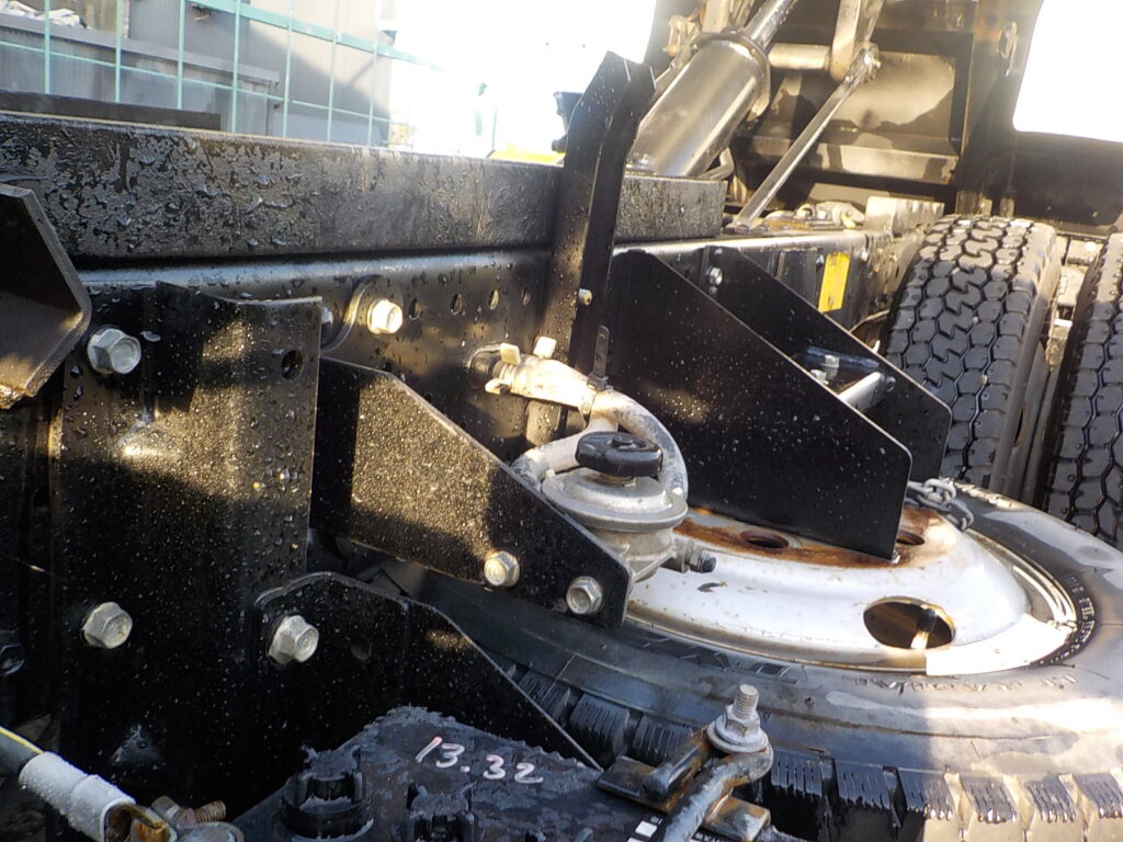 平成26年　エルフ 3ｔダンプ　コボレーン