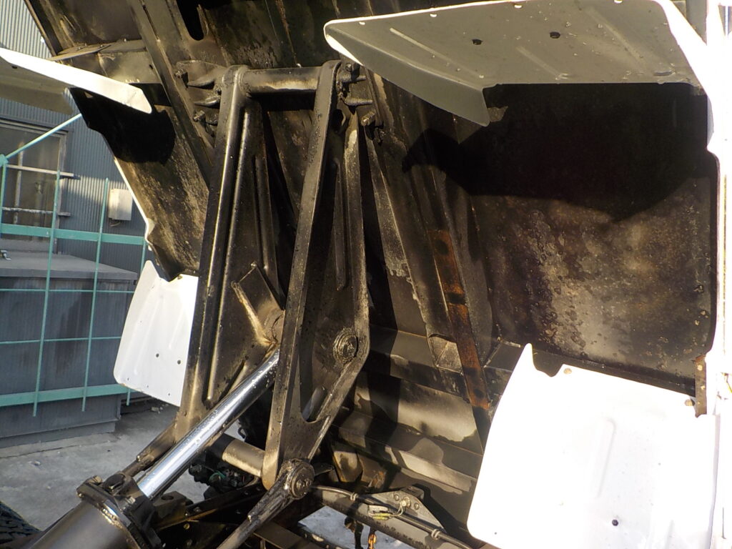 平成26年　エルフ 3ｔダンプ　コボレーン