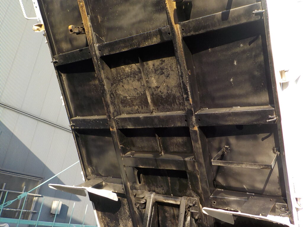 平成26年　エルフ 3ｔダンプ　コボレーン