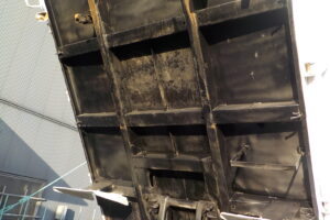 サムネイル: 平成26年　エルフ 3ｔダンプ　コボレーン