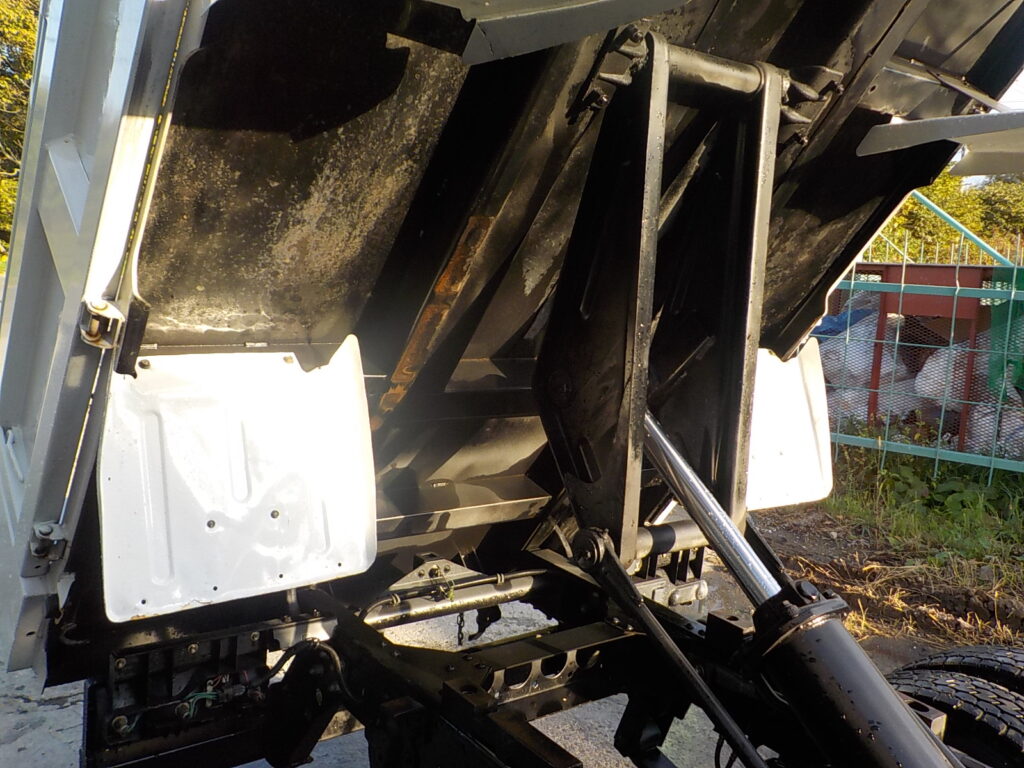 平成26年　エルフ 3ｔダンプ　コボレーン