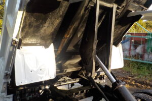 サムネイル: 平成26年　エルフ 3ｔダンプ　コボレーン