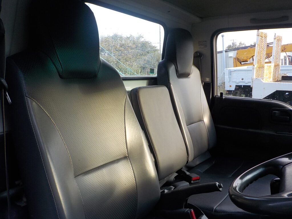 平成26年　エルフ 3ｔダンプ　コボレーン