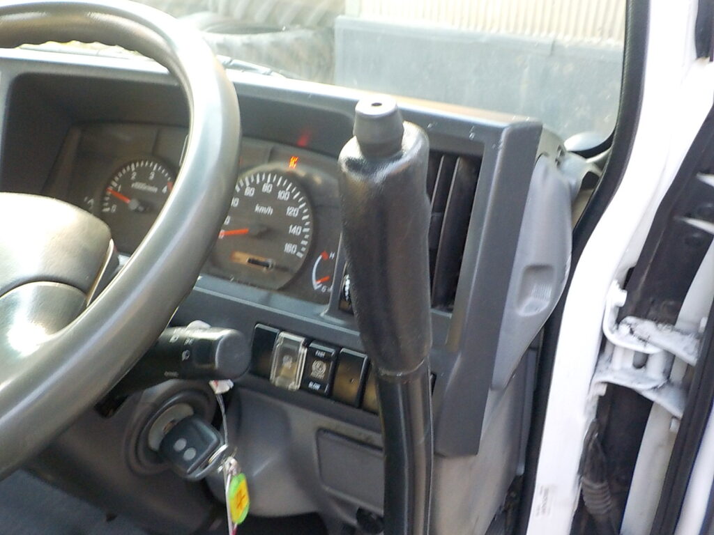 平成26年　エルフ 3ｔダンプ　コボレーン