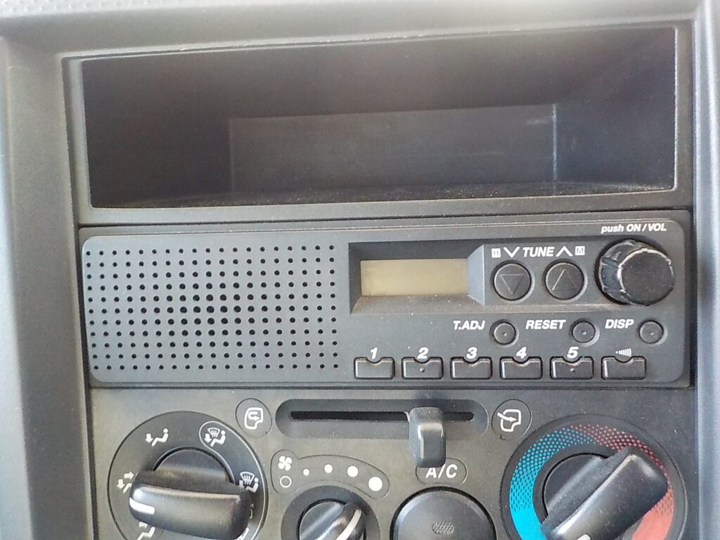 平成26年　エルフ 3ｔダンプ　コボレーン