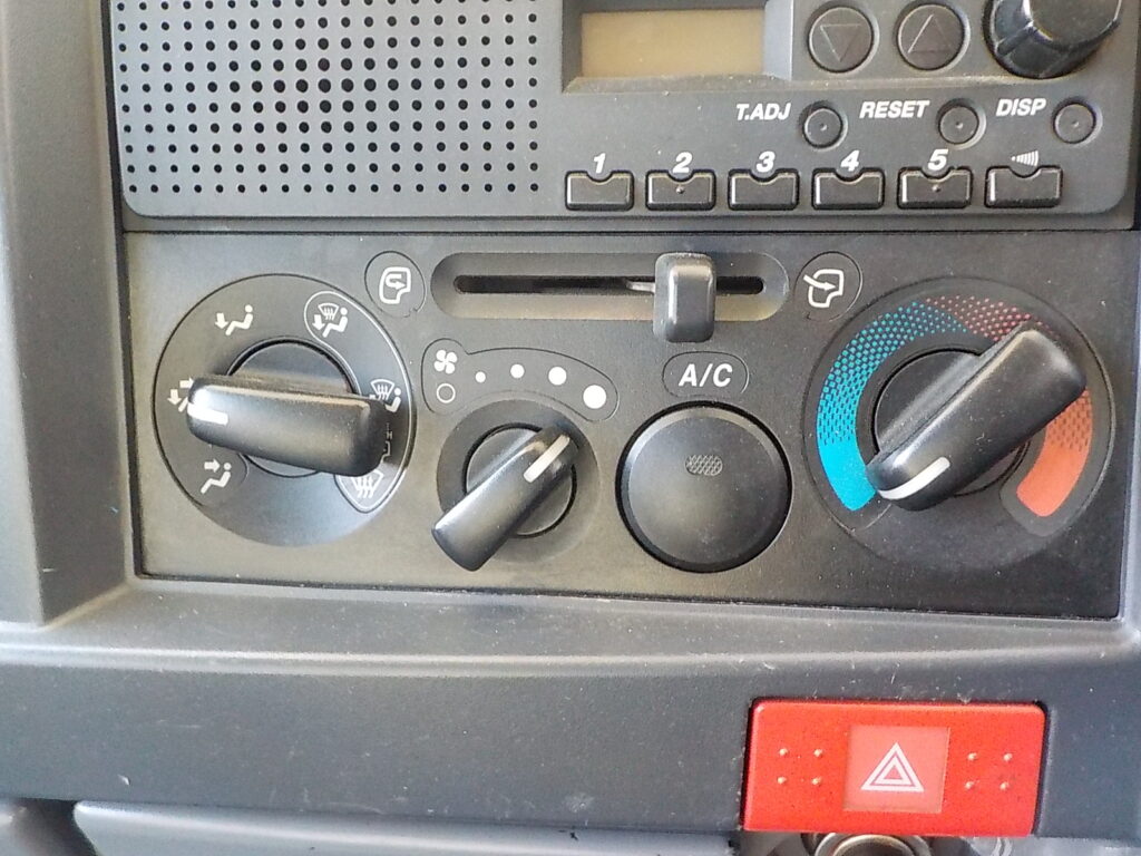 平成26年　エルフ 3ｔダンプ　コボレーン