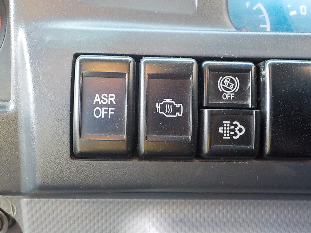 平成26年　エルフ 3ｔダンプ　コボレーン