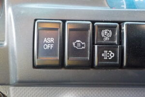 サムネイル: 平成26年　エルフ 3ｔダンプ　コボレーン