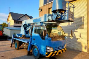 サムネイル: 平成17年式エルフ12m高所作業車スチールバケット