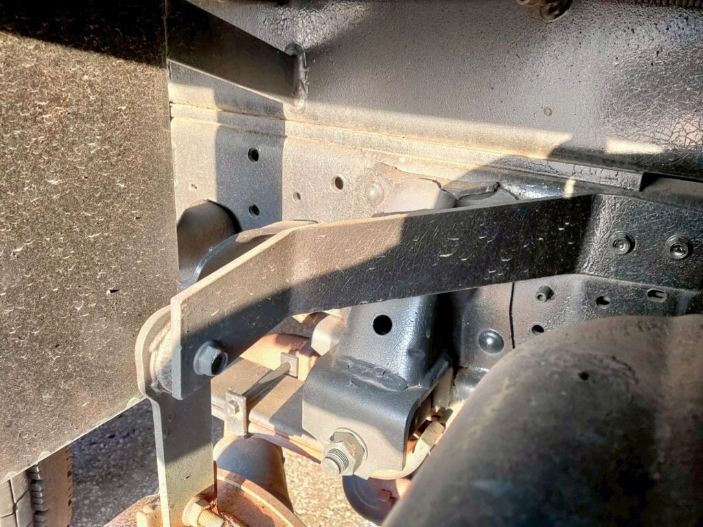 平成17年式エルフ12m高所作業車スチールバケット