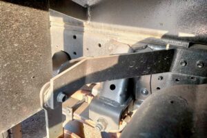 サムネイル: 平成17年式エルフ12m高所作業車スチールバケット