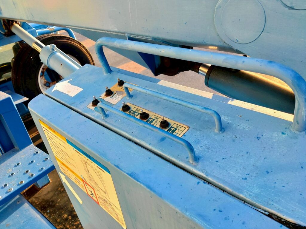 平成17年式エルフ12m高所作業車スチールバケット