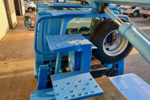サムネイル: 平成17年式エルフ12m高所作業車スチールバケット