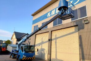 サムネイル: 平成17年式エルフ12m高所作業車スチールバケット