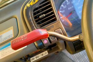サムネイル: 平成17年式エルフ12m高所作業車スチールバケット