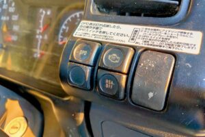 サムネイル: 平成17年式エルフ12m高所作業車スチールバケット