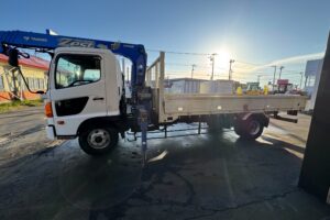 サムネイル: 平成22年　レンジャー４トン４段クレーンロング ラジコン フックイン 車検１年付