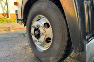 サムネイル: 平成22年　レンジャー４トン４段クレーンロング ラジコン フックイン 車検１年付