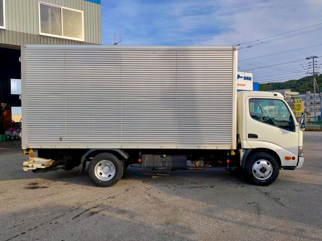 平成27年　デュトロ3トンアルミバン　P/G　4WD