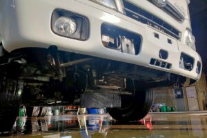 サムネイル: 平成27年　日野　デュトロ3トンアルミバン　P/G　4WD    札幌・江別・旭川・北見・釧路どこでも全国対応可能です！　　　　　　　　　　お問い合わせは北見店へ～TEL0157-57-7166～