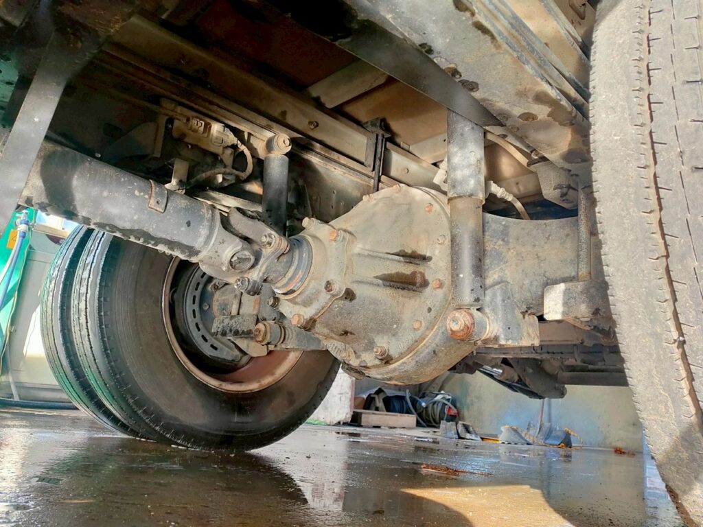 平成27年　日野　デュトロ3トンアルミバン　P/G　4WD    札幌・江別・旭川・北見・釧路どこでも全国対応可能です！　　　　　　　　　　お問い合わせは北見店へ～TEL0157-57-7166～