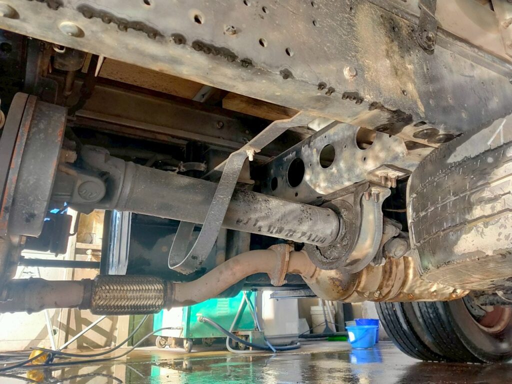 平成27年　デュトロ3トンアルミバン　P/G　4WD