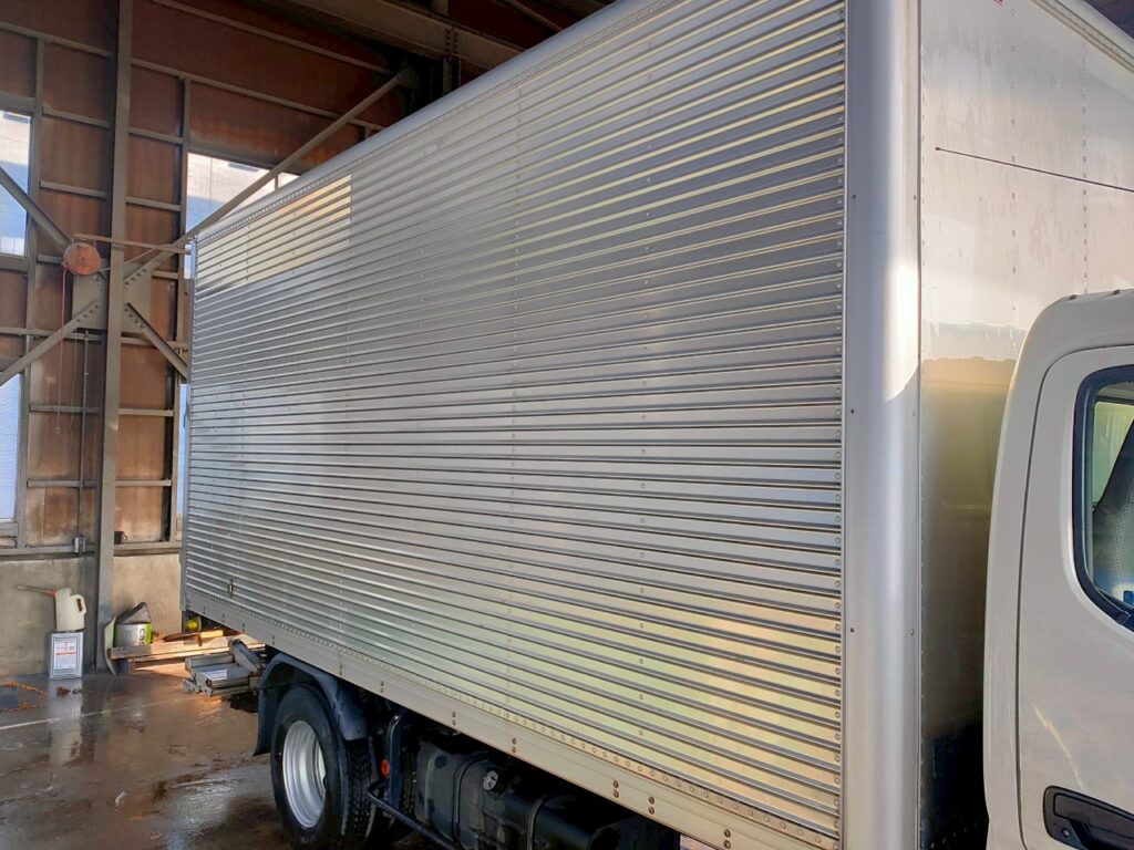 平成27年　日野　デュトロ3トンアルミバン　P/G　4WD    札幌・江別・旭川・北見・釧路どこでも全国対応可能です！　　　　　　　　　　お問い合わせは北見店へ～TEL0157-57-7166～