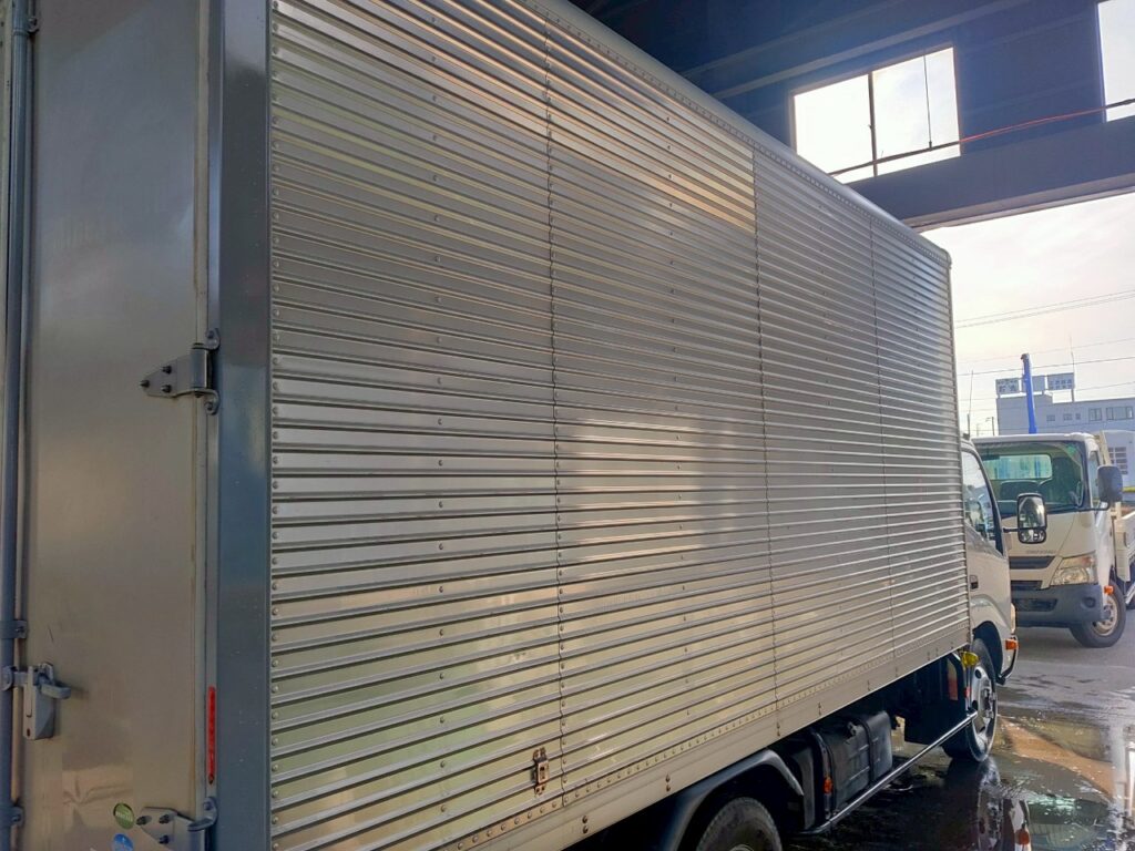 平成27年　日野　デュトロ3トンアルミバン　P/G　4WD    札幌・江別・旭川・北見・釧路どこでも全国対応可能です！　　　　　　　　　　お問い合わせは北見店へ～TEL0157-57-7166～