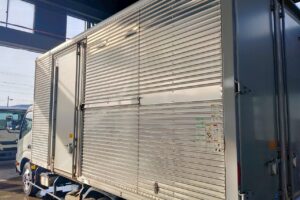 サムネイル: 平成27年　日野　デュトロ3トンアルミバン　P/G　4WD    札幌・江別・旭川・北見・釧路どこでも全国対応可能です！　　　　　　　　　　お問い合わせは北見店へ～TEL0157-57-7166～