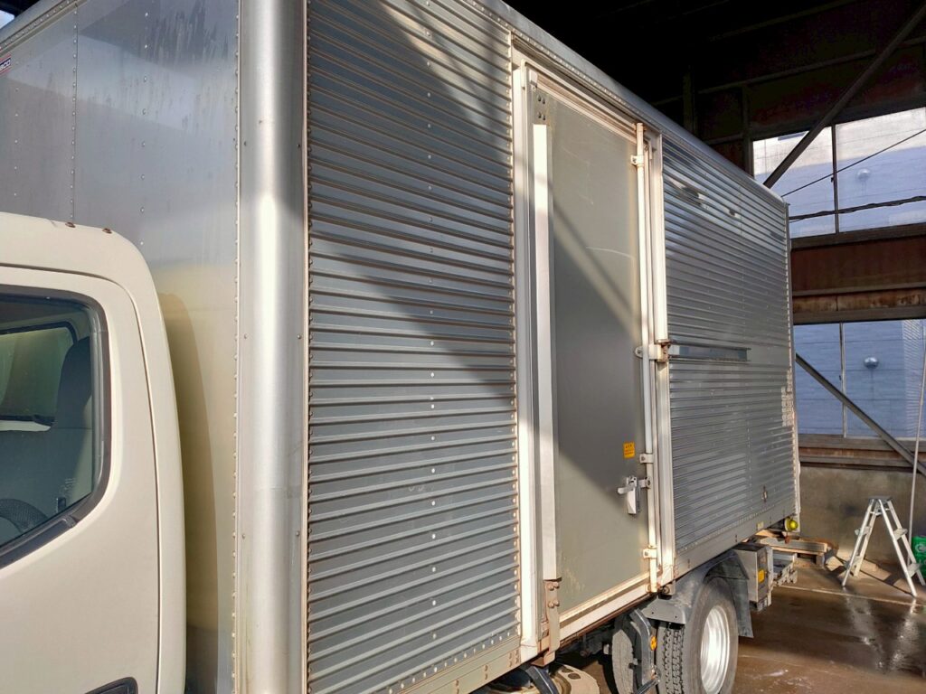 平成27年　日野　デュトロ3トンアルミバン　P/G　4WD    札幌・江別・旭川・北見・釧路どこでも全国対応可能です！　　　　　　　　　　お問い合わせは北見店へ～TEL0157-57-7166～