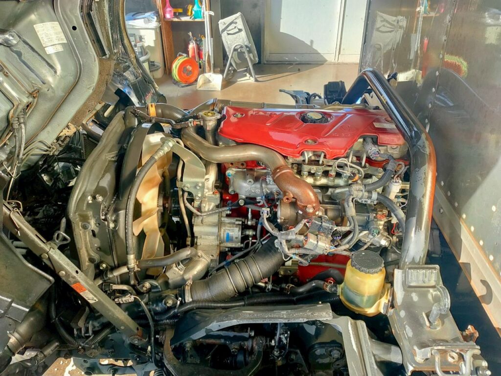 平成27年　デュトロ3トンアルミバン　P/G　4WD