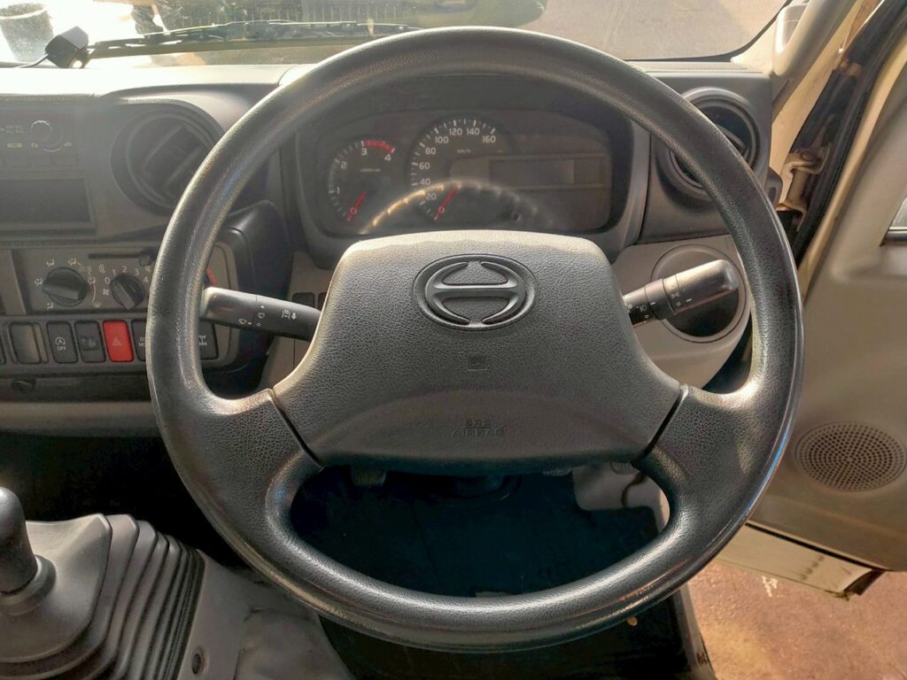 平成27年　デュトロ3トンアルミバン　P/G　4WD
