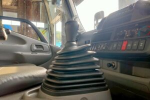 サムネイル: 平成27年　日野　デュトロ3トンアルミバン　P/G　4WD    札幌・江別・旭川・北見・釧路どこでも全国対応可能です！　　　　　　　　　　お問い合わせは北見店へ～TEL0157-57-7166～