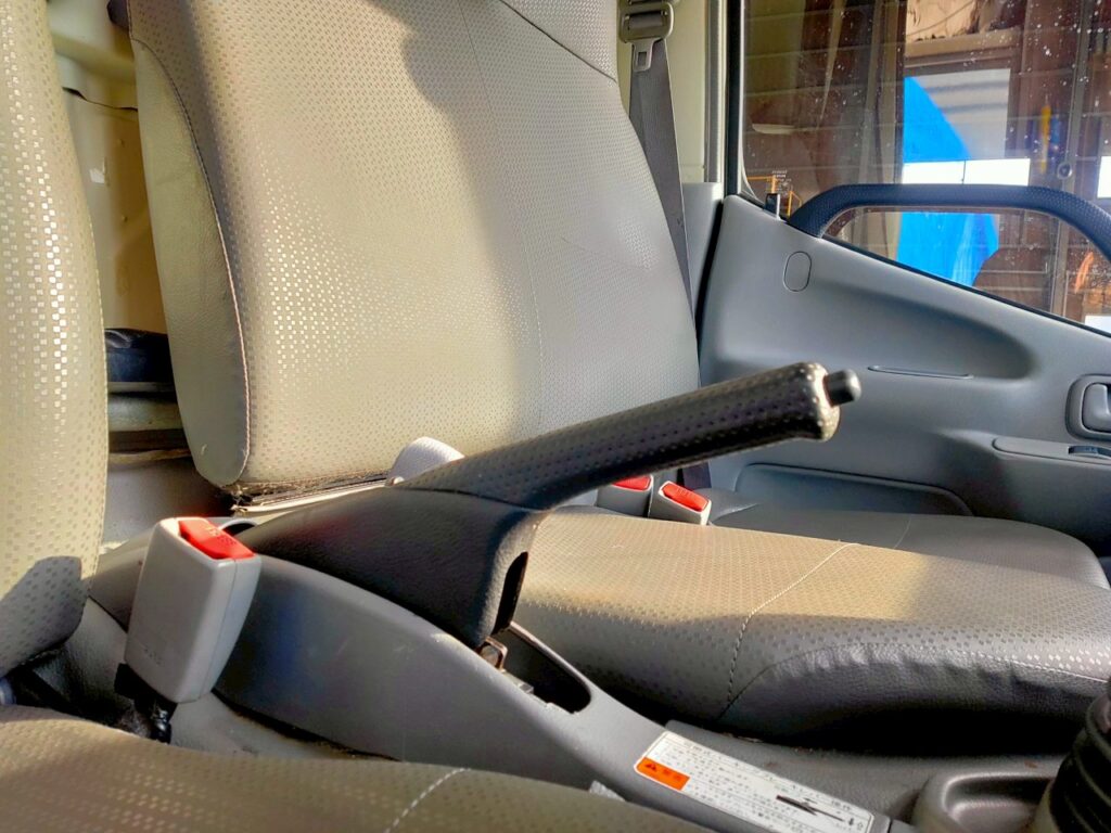 平成27年　日野　デュトロ3トンアルミバン　P/G　4WD    札幌・江別・旭川・北見・釧路どこでも全国対応可能です！　　　　　　　　　　お問い合わせは北見店へ～TEL0157-57-7166～