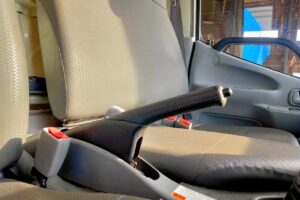 サムネイル: 平成27年　日野　デュトロ3トンアルミバン　P/G　4WD    札幌・江別・旭川・北見・釧路どこでも全国対応可能です！　　　　　　　　　　お問い合わせは北見店へ～TEL0157-57-7166～