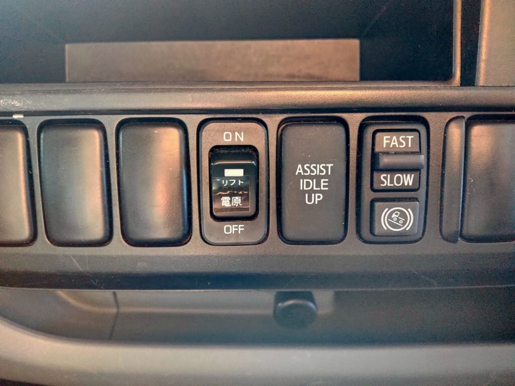 平成27年　日野　デュトロ3トンアルミバン　P/G　4WD    札幌・江別・旭川・北見・釧路どこでも全国対応可能です！　　　　　　　　　　お問い合わせは北見店へ～TEL0157-57-7166～