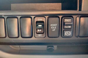 サムネイル: 平成27年　日野　デュトロ3トンアルミバン　P/G　4WD    札幌・江別・旭川・北見・釧路どこでも全国対応可能です！　　　　　　　　　　お問い合わせは北見店へ～TEL0157-57-7166～