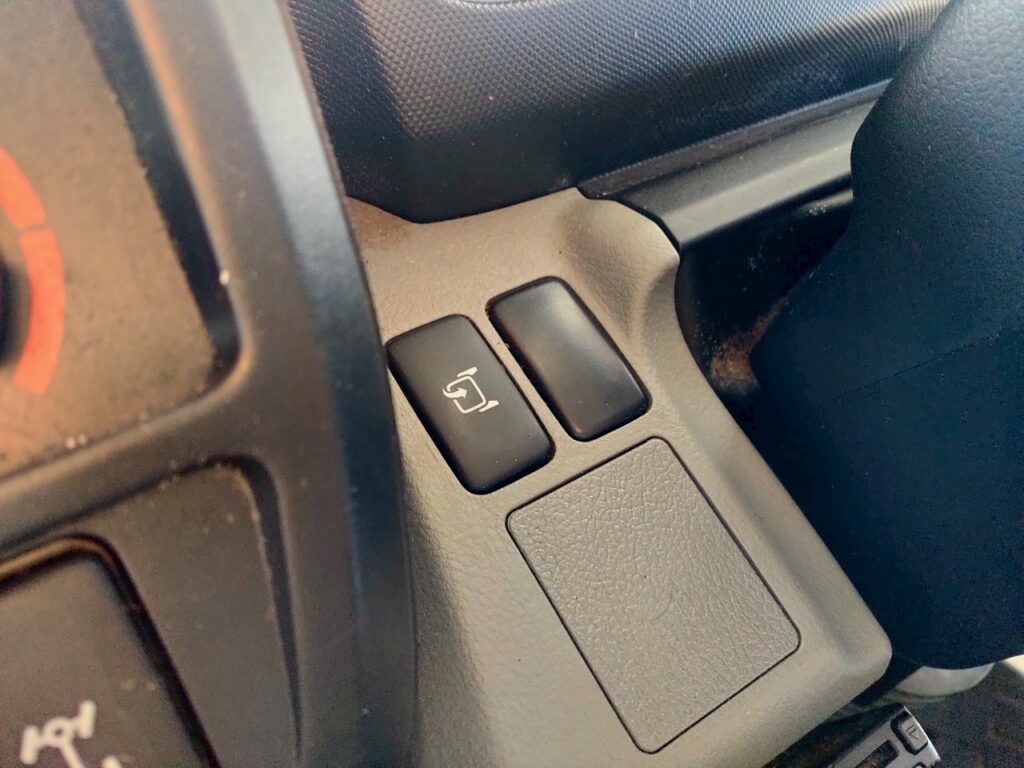 平成27年　日野　デュトロ3トンアルミバン　P/G　4WD    札幌・江別・旭川・北見・釧路どこでも全国対応可能です！　　　　　　　　　　お問い合わせは北見店へ～TEL0157-57-7166～