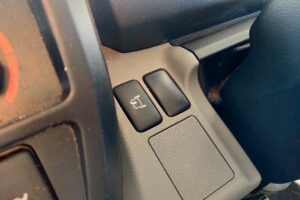 サムネイル: 平成27年　日野　デュトロ3トンアルミバン　P/G　4WD    札幌・江別・旭川・北見・釧路どこでも全国対応可能です！　　　　　　　　　　お問い合わせは北見店へ～TEL0157-57-7166～