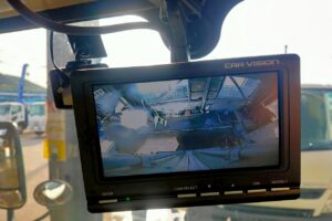 サムネイル: 平成27年　日野　デュトロ3トンアルミバン　P/G　4WD    札幌・江別・旭川・北見・釧路どこでも全国対応可能です！　　　　　　　　　　お問い合わせは北見店へ～TEL0157-57-7166～