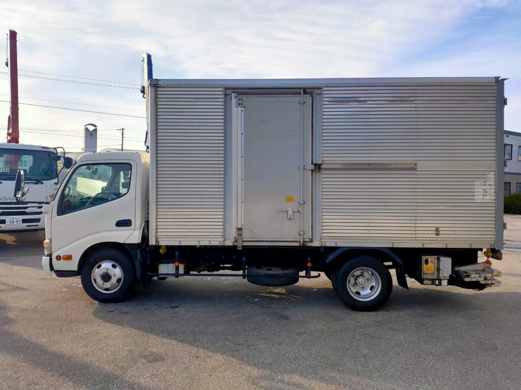 平成27年　デュトロ3トンアルミバン　P/G　4WD