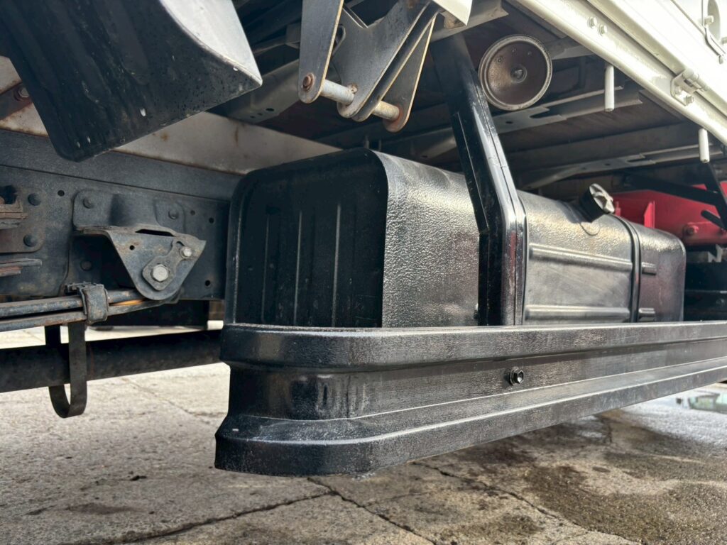 平成23年　デュトロ 2t3段クレーン　RC付（車検1年付）