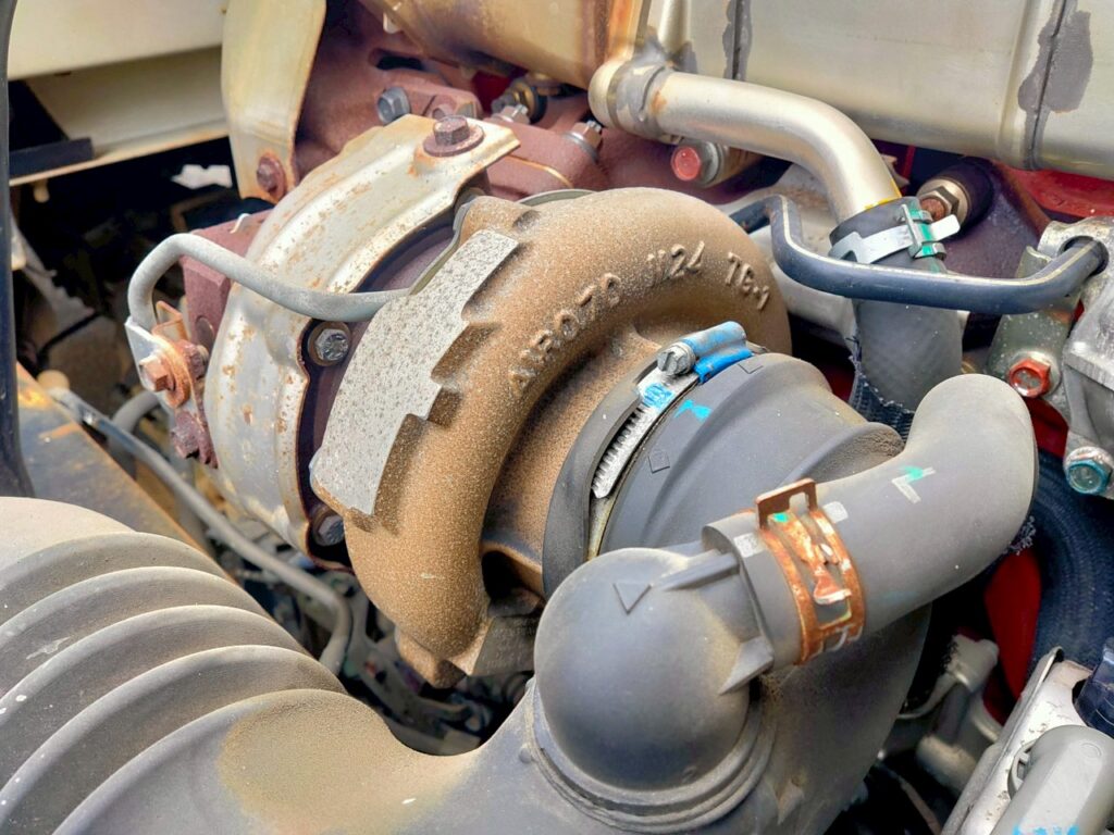 平成25年式デュトロ1.9tワイドロング