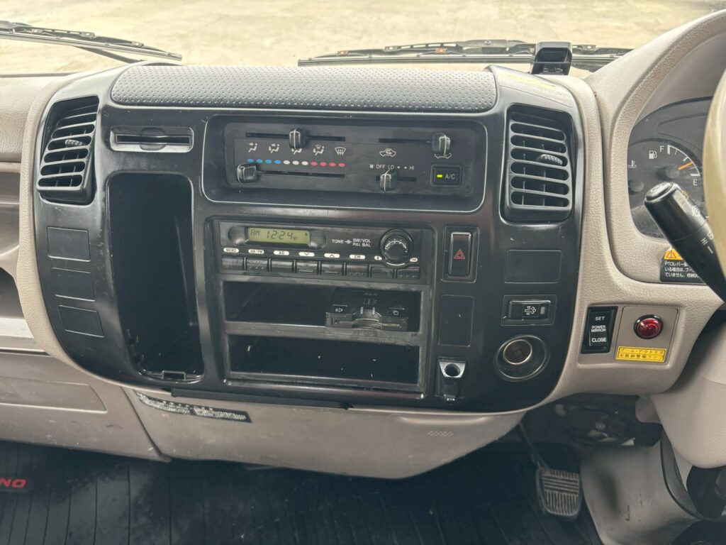 平成２３年　日野　デュトロ　２トン３段クレーン　フックイン・ラジコン付（車検1年付）